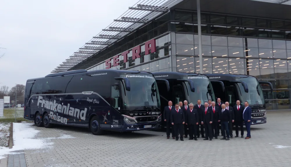 Frankenland Reisebusse mit Fahrern und Reisebegleitung