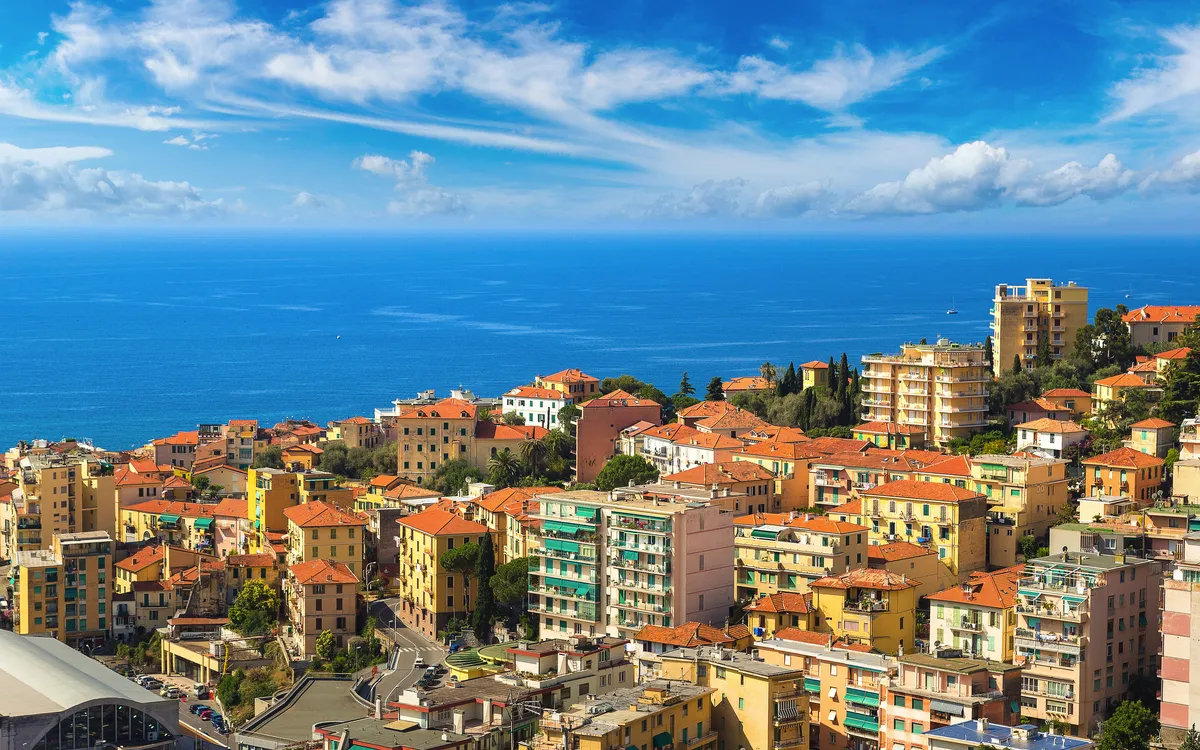 Blick über Sanremo und das Mittelmeer an der italienischen Riviera