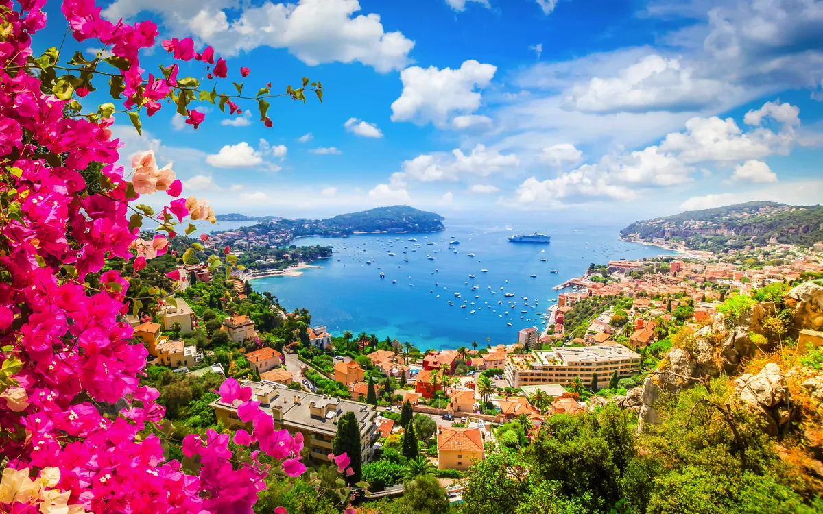 Blick auf Nizza und die Côte d’Azur – Frankreichreise mit Frankenland Reisen