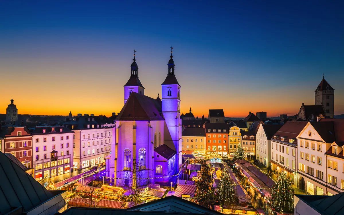 Weihnachtsmarkt in der Altstadt von Regensburg – Adventsreise mit Frankenland Reisen