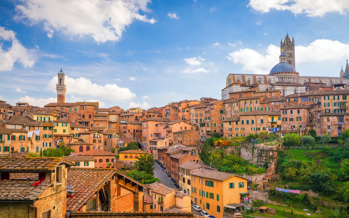 Skyline von Siena mit Dom und Altstadt in der Toskana, Italien.