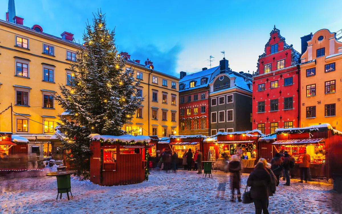 Weihnachtsmarkt in Gamla Stan in Stockholm – Adventsreise nach Schweden mit Haustürabholung