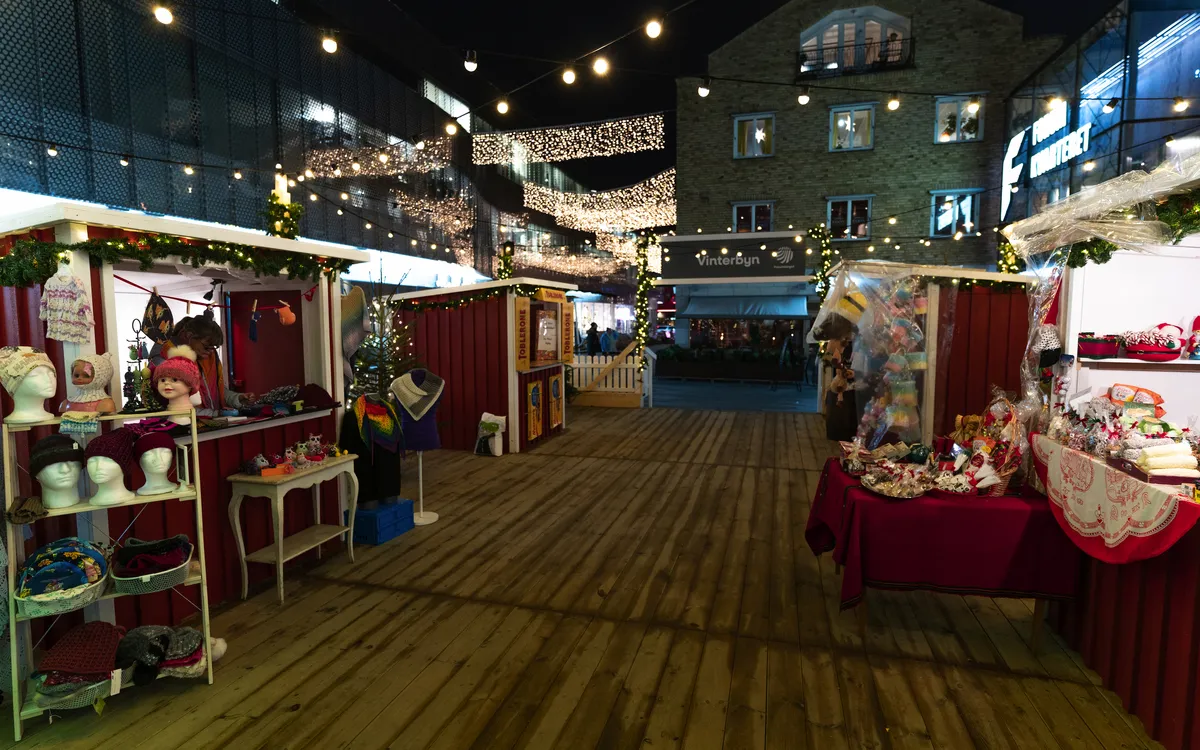 Wintermarkt im Forumkvarteret in Uppsala – Weihnachtsstimmung auf einer Reise durch Schweden