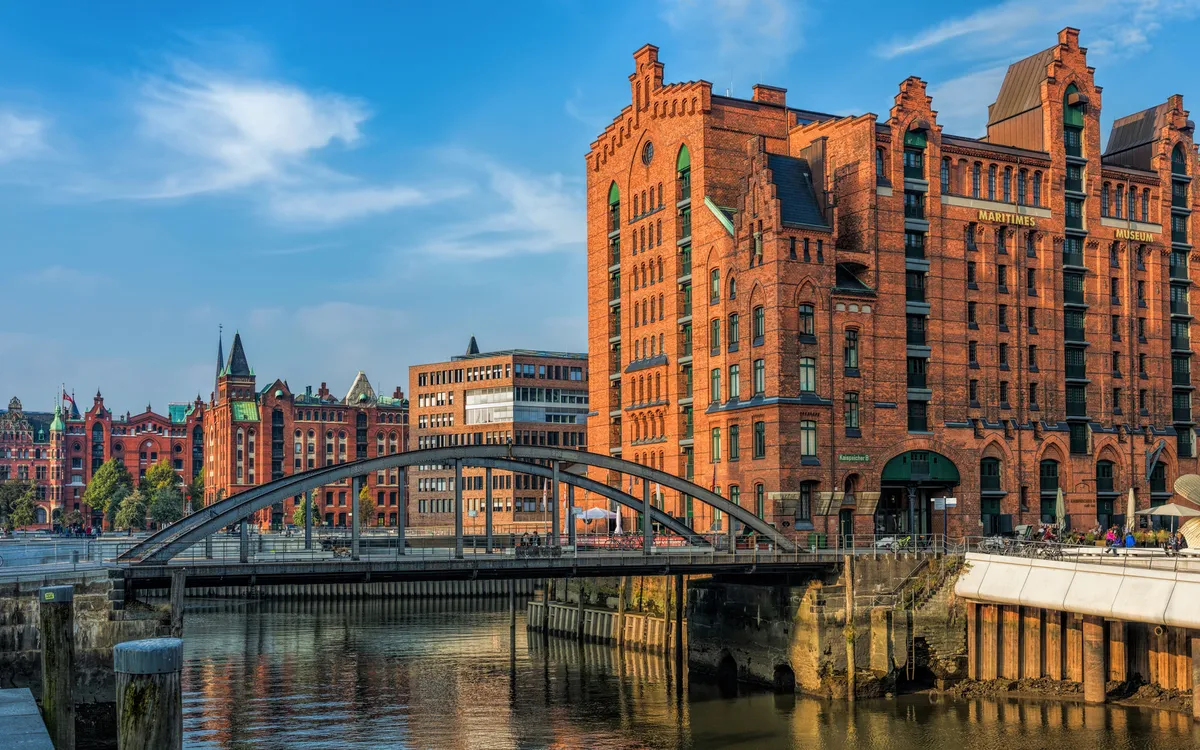 Hamburger Speicherstadt mit Kanal – Städtereise und Musicalreise nach Hamburg