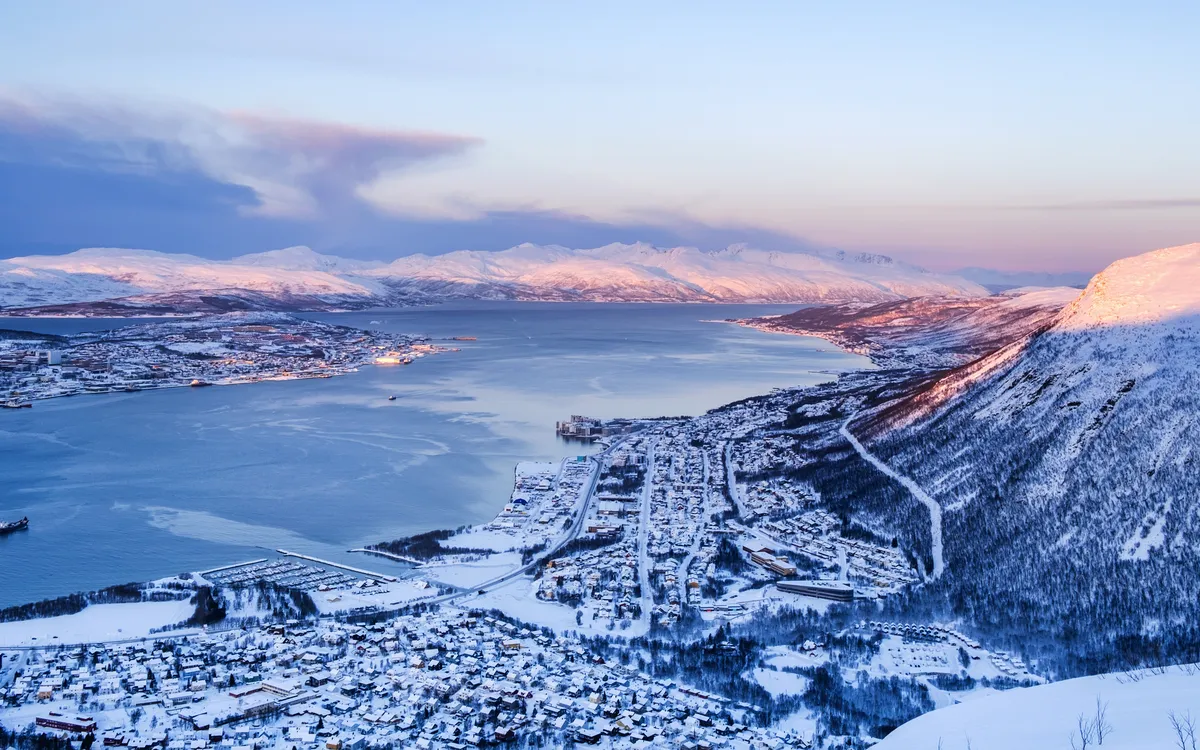 Tromsø im Winter vom Berg Storsteinen