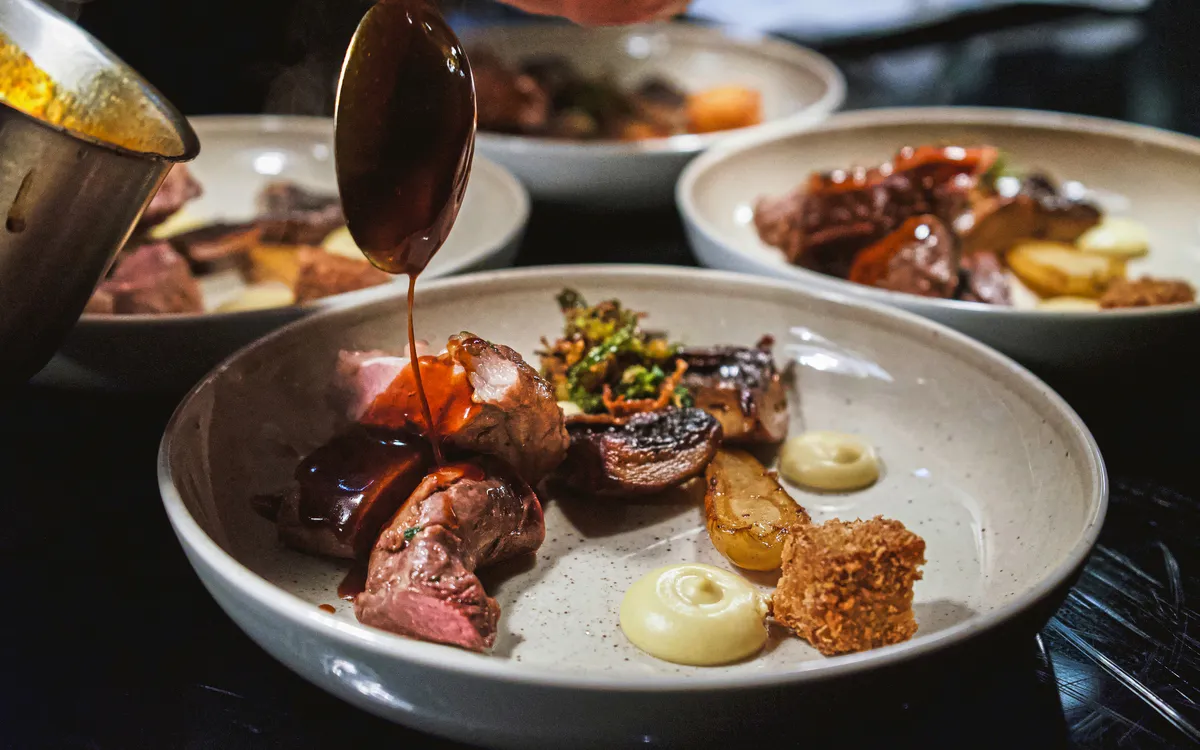 Traditionelles Essen im Lavvu