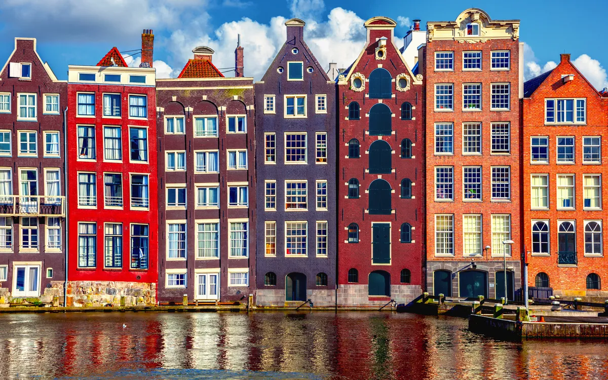 Häuser mit Giebelfassaden in Amsterdam