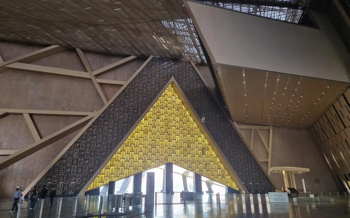 Innenansicht des Grand Egyptian Museum in Kairo