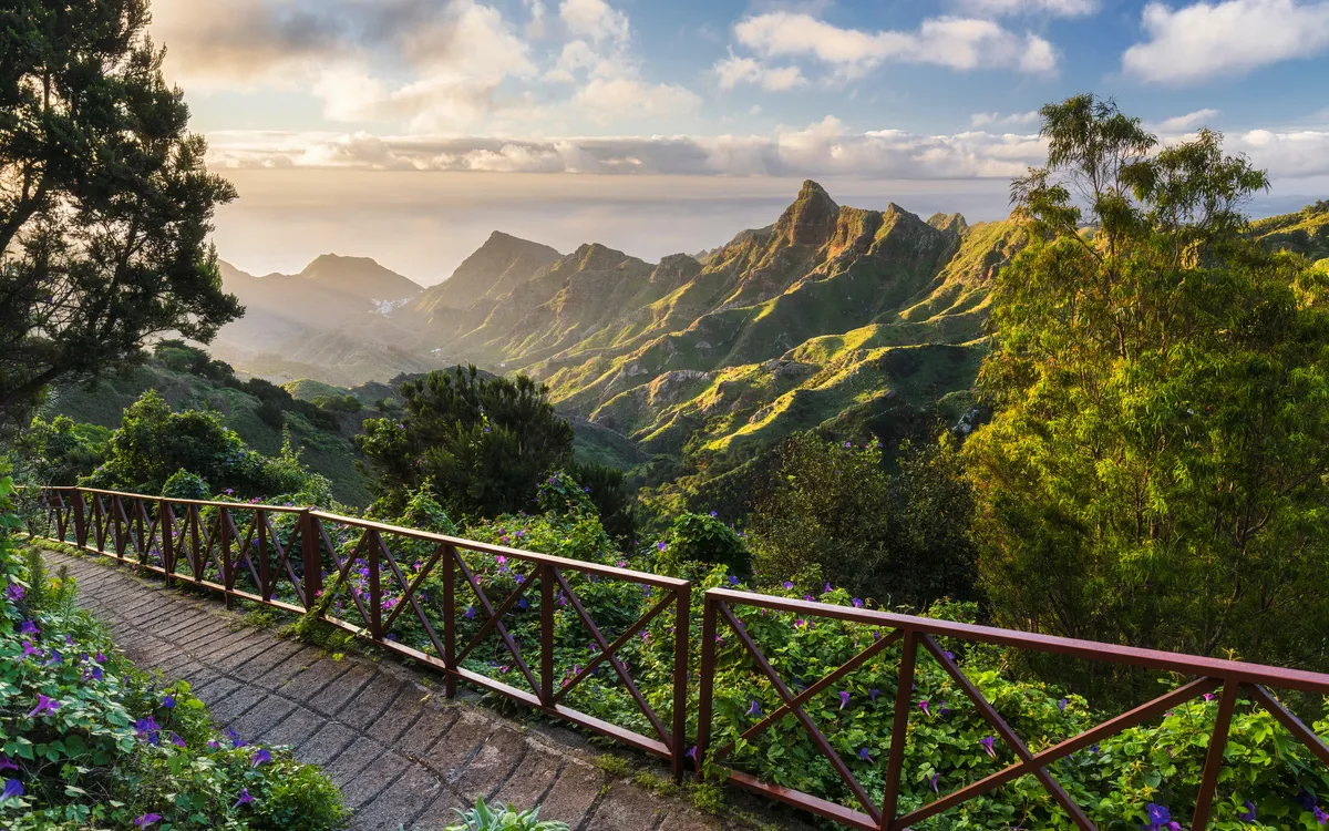 Blick in das Anaga Gebirge auf Teneriffa