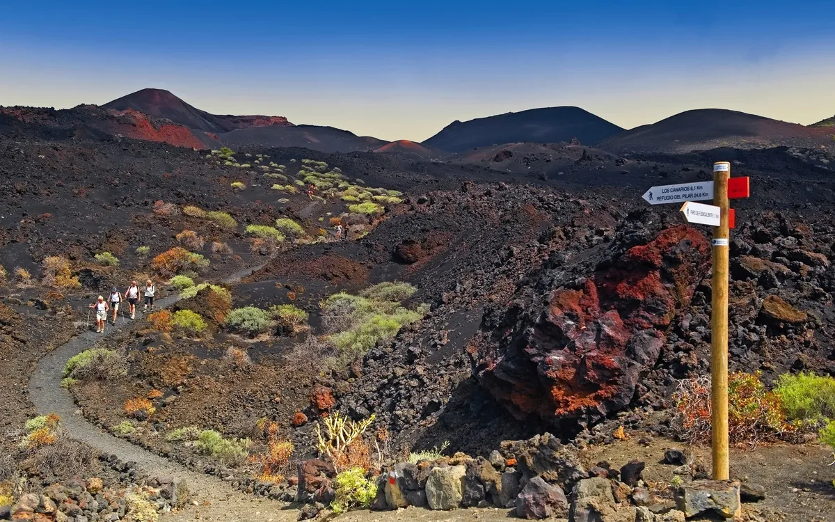 Wanderweg durch Vulkanlandschaft in La Palma