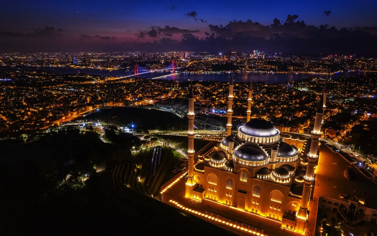 Nachtsicht auf Fatih, Istanbul