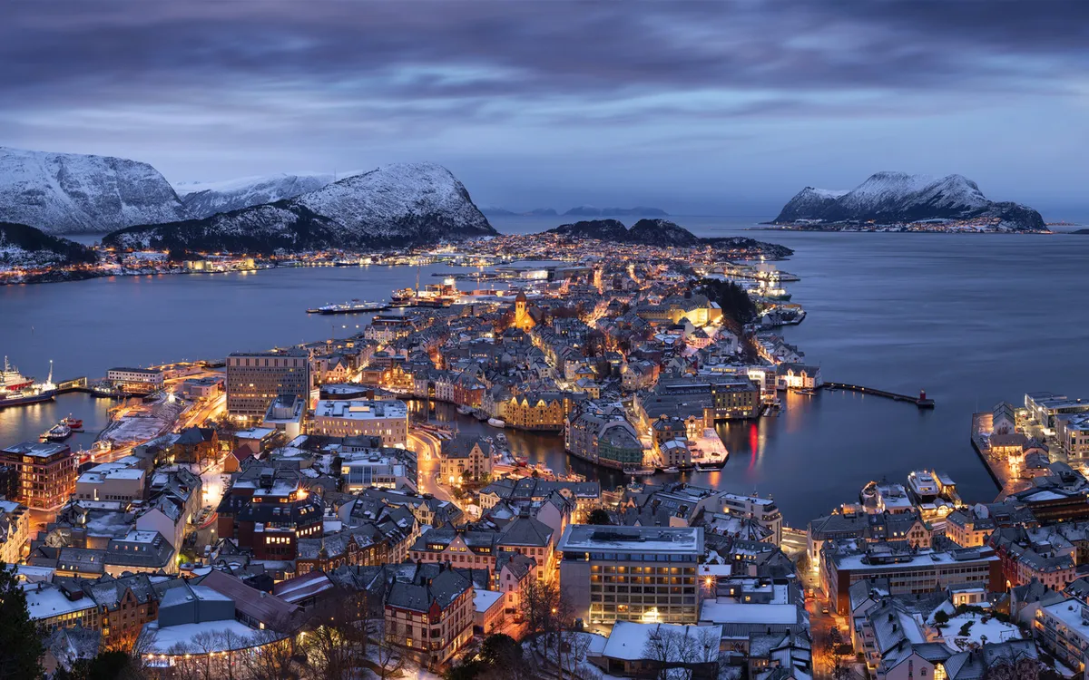 Panorama von Alesund im Schnee