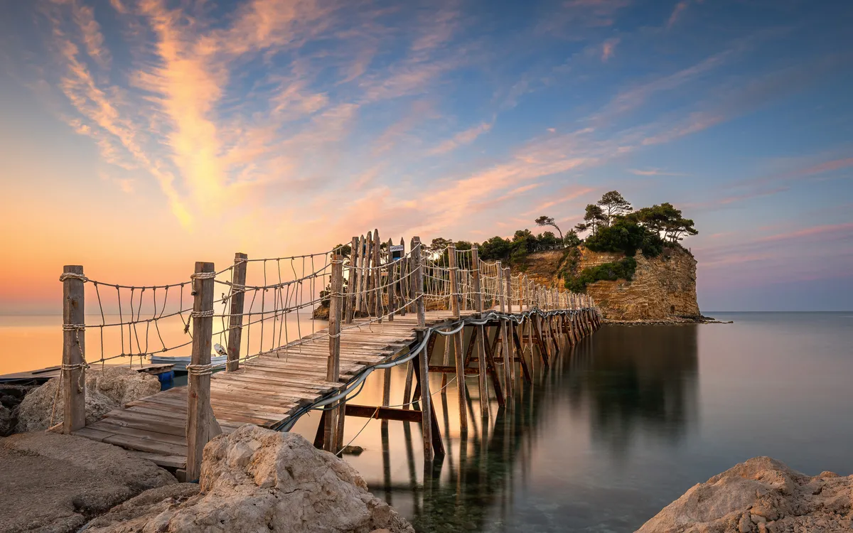 Holzsteg zur Insel Cameo vor Zakynthos