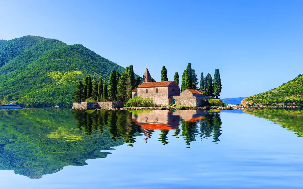 Insel Sveti Đorđe in der Bucht von Kotor in Montenegro