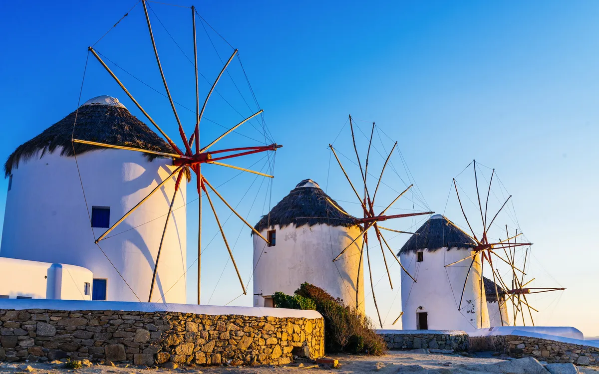 Windmühlen von Mykonos mit Blick aufs Ägäische Meer