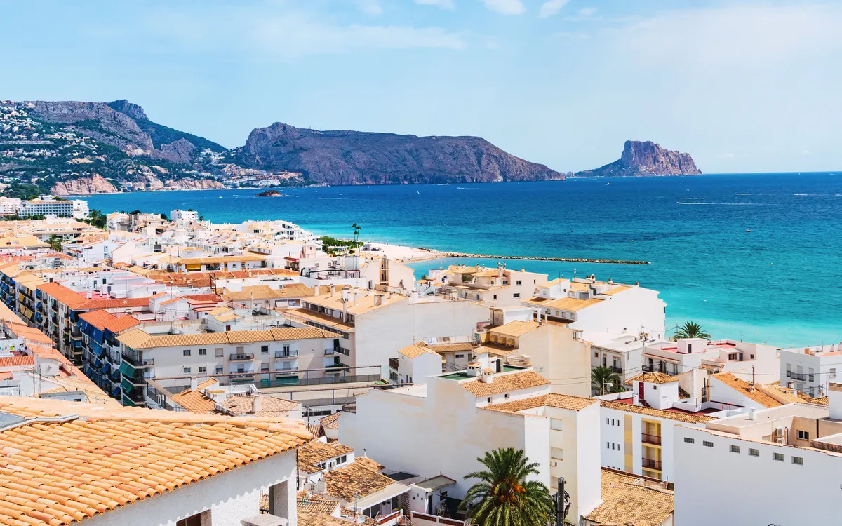 Küstenstadt Altea an der Costa Blanca mit Blick auf das Mittelmeer.