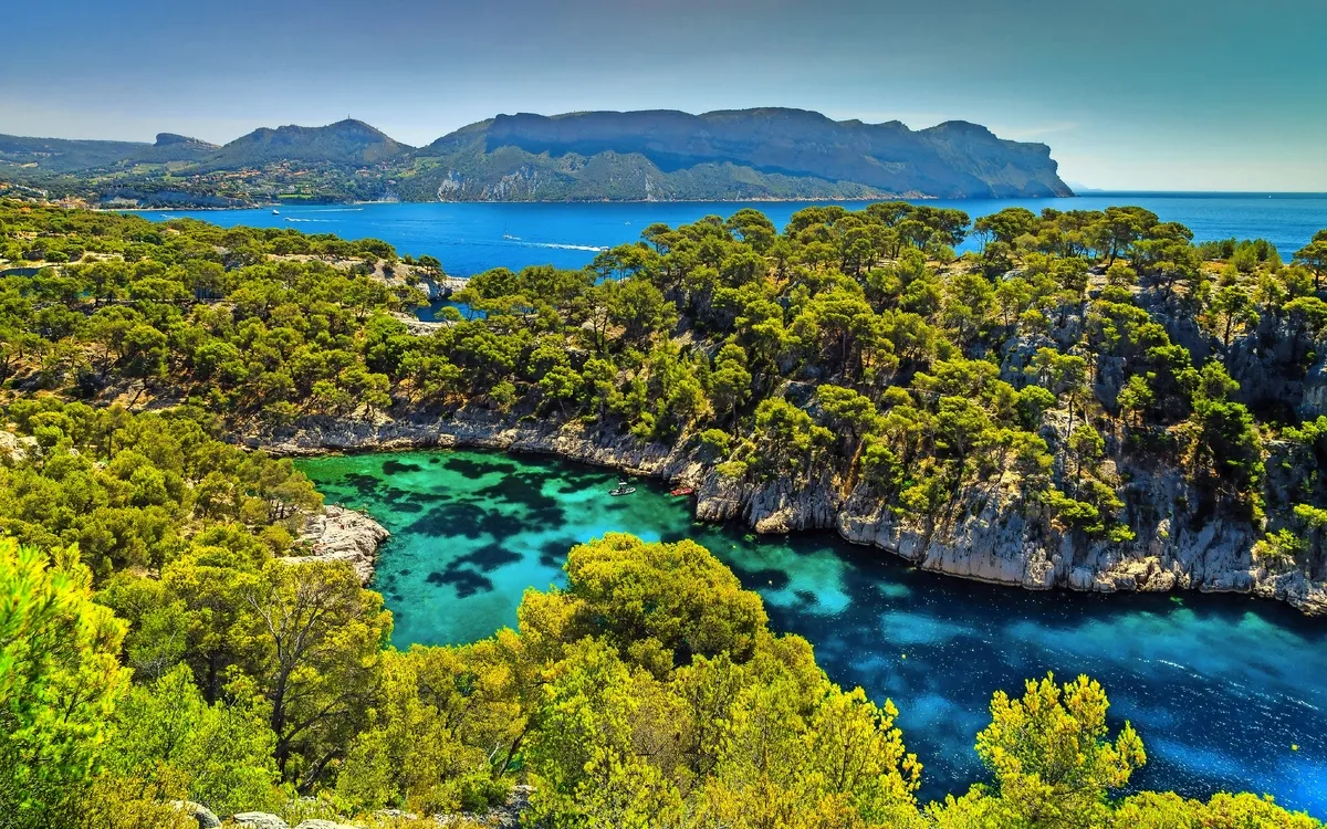 Küstenlandschaft des Massif des Calanques nahe Marseille