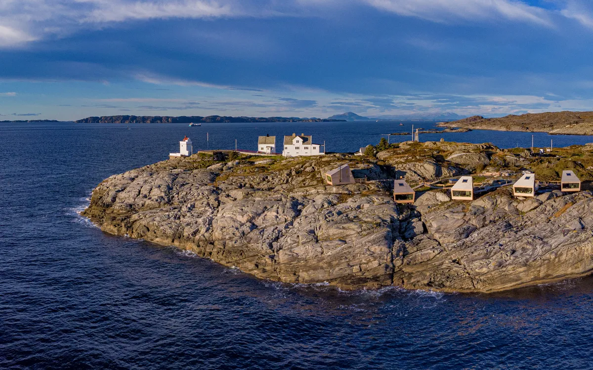Norwegische Küste mit Åkrafjorden