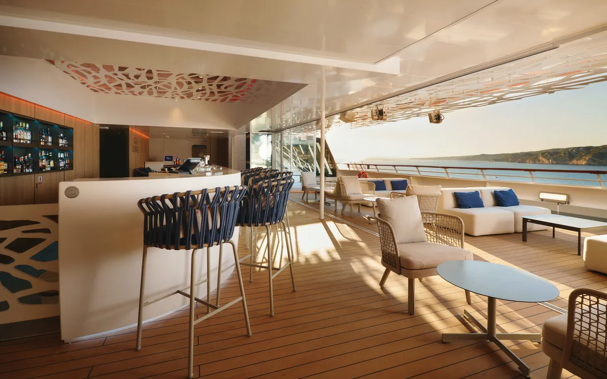 Sunset Lounge auf der Costa Favolosa