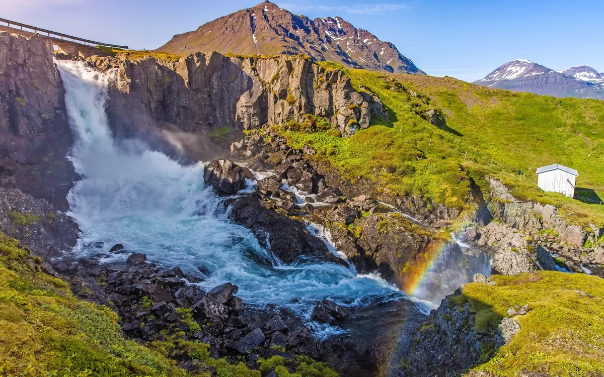 Wasserfall bei Seyðisfjörður auf Island