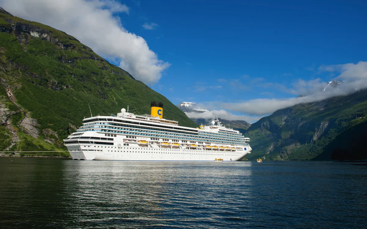 Kreuzfahrtschiff Costa Diadema auf See