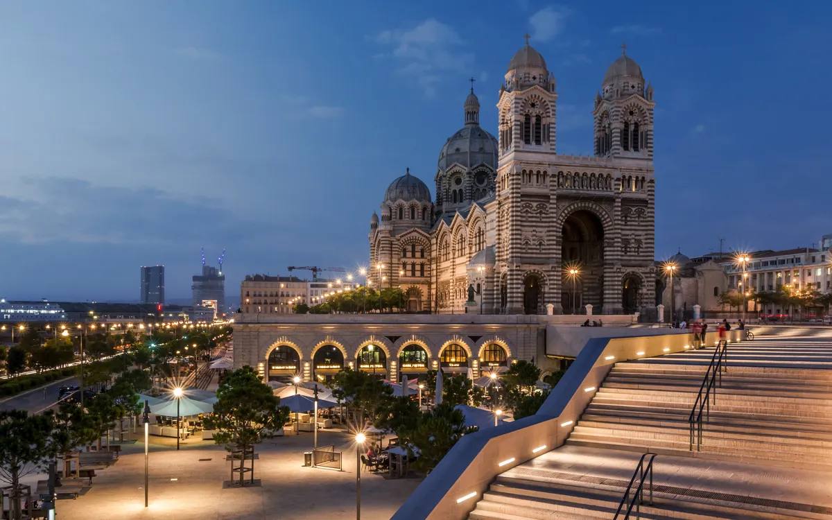 Kathedrale von Marseille bei Nacht