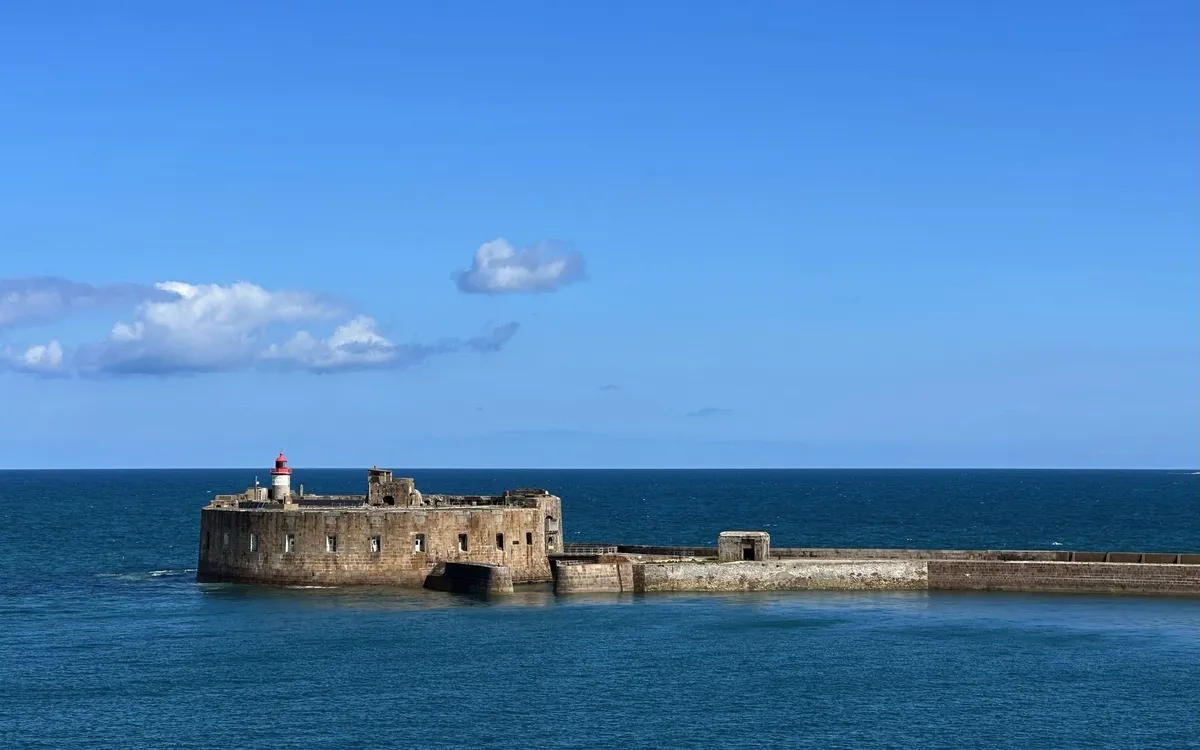 Fort im Meer bei Cherbourg