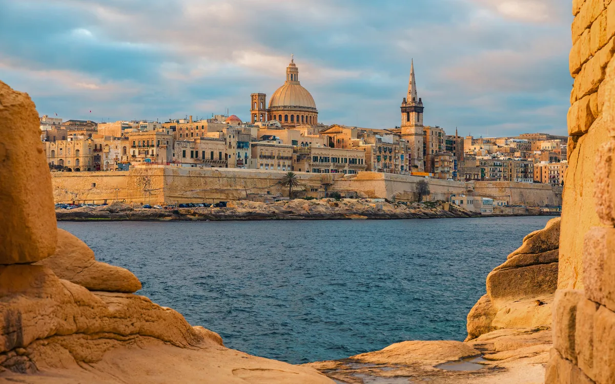 Hafenansicht von Valletta – Flugreise nach Malta ab Franken mit Frankenland Reisen.
