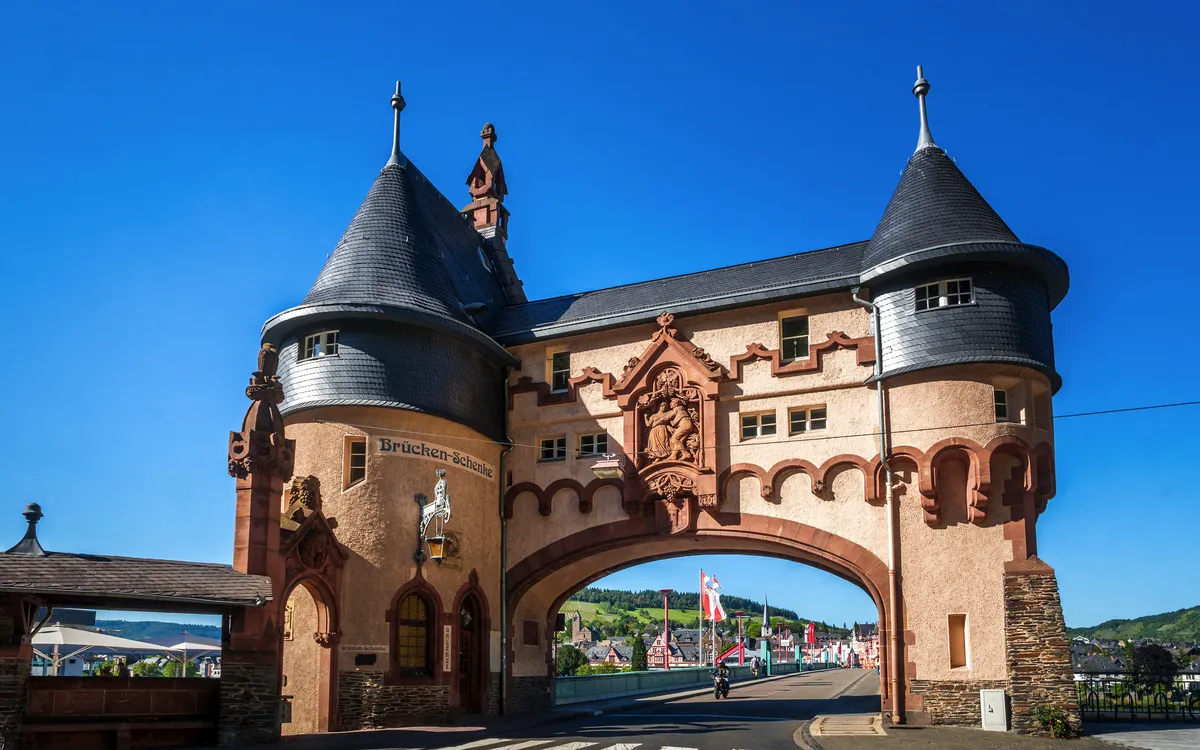 Brückentor in Traben-Trarbach – Sehenswürdigkeit an der Mosel mit Frankenland Reisen entdecken