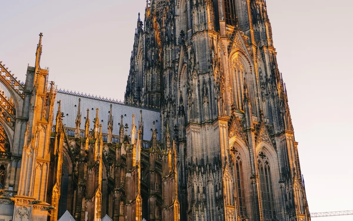 Kölner Dom in Köln – Sehenswürdigkeit auf einer Rhein-Flusskreuzfahrt durch Deutschland mit Frankenland Reisen