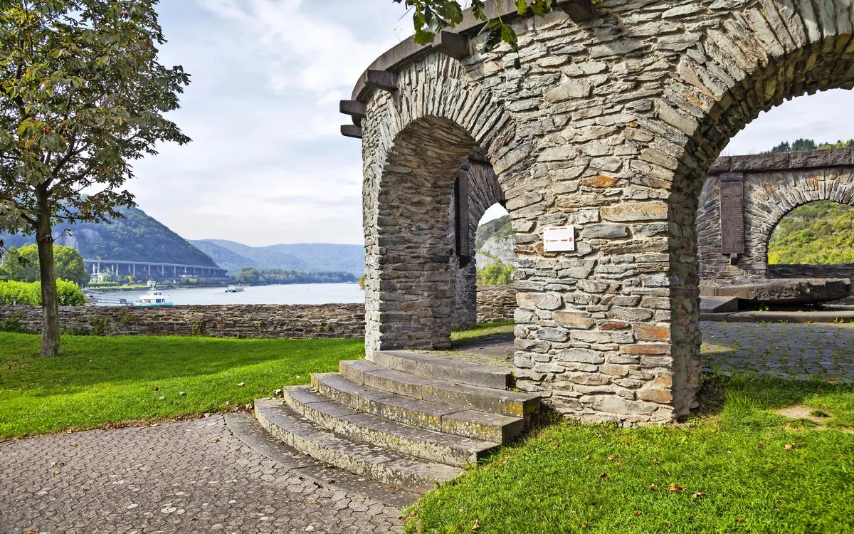 Historisches Bollwerk in Andernach am Rhein – Sehenswürdigkeit entlang einer Flusskreuzfahrt