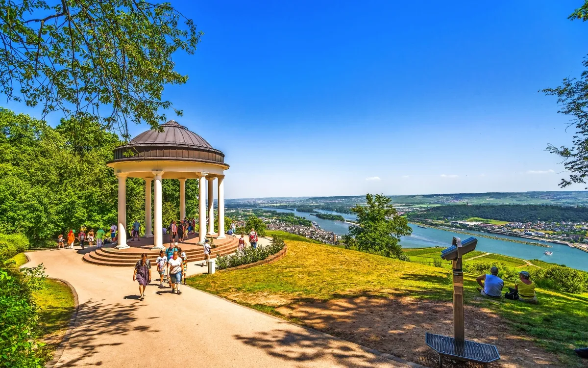Niederwalddenkmal bei Rüdesheim mit Blick über den Rhein – Ausflugsziel mit Frankenland Reisen