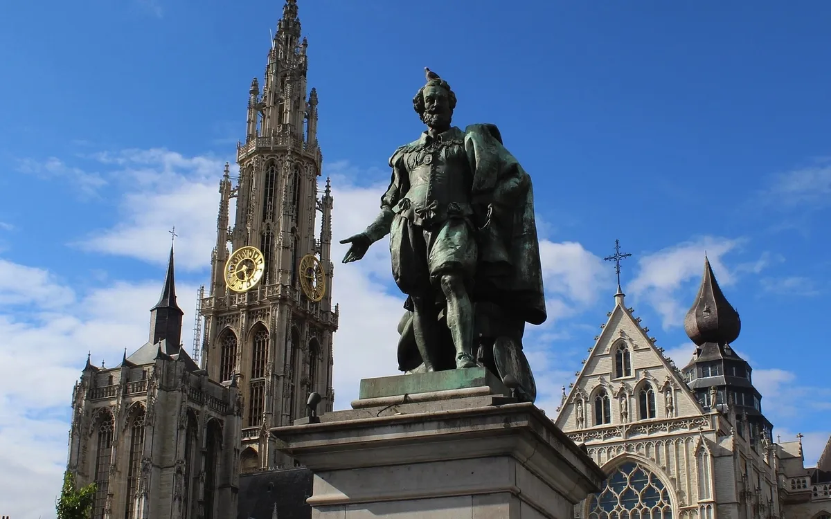 Rubensdenkmal vor der Liebfrauenkathedrale in Antwerpen – Gruppenreisen ab Franken