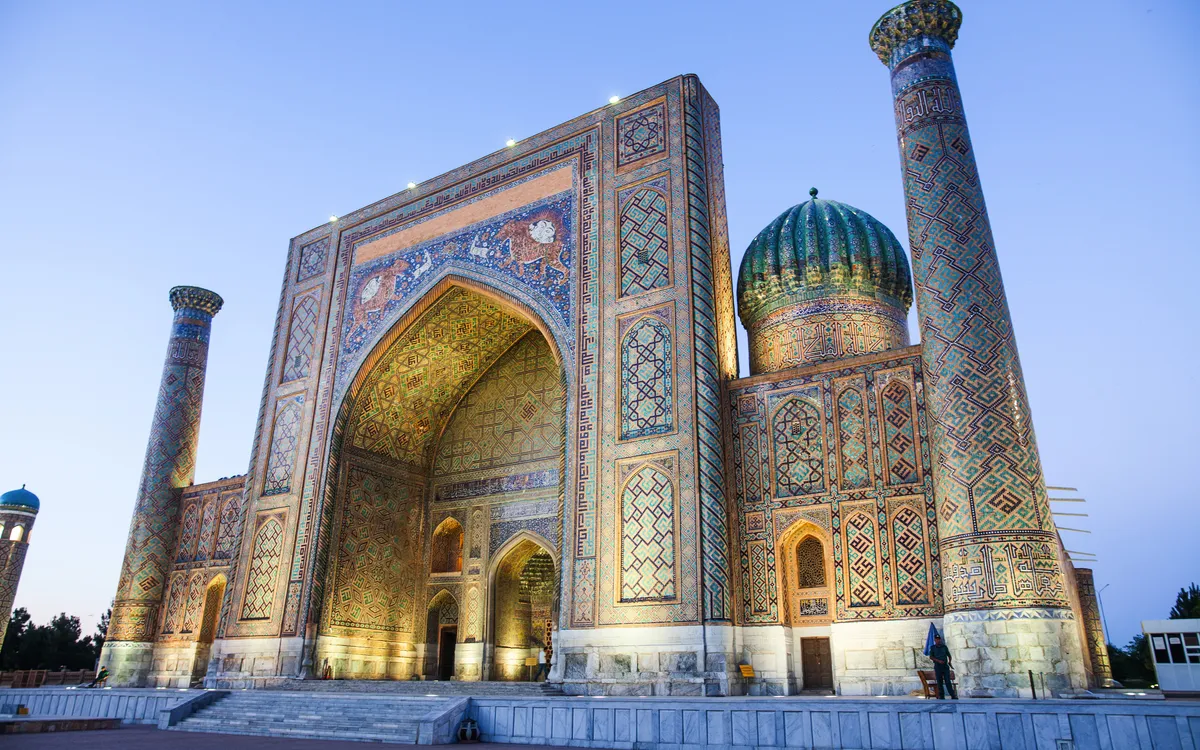 Registan in Samarkand – Sehenswürdigkeit auf einer Flugreise durch Usbekistan mit Frankenland Reisen