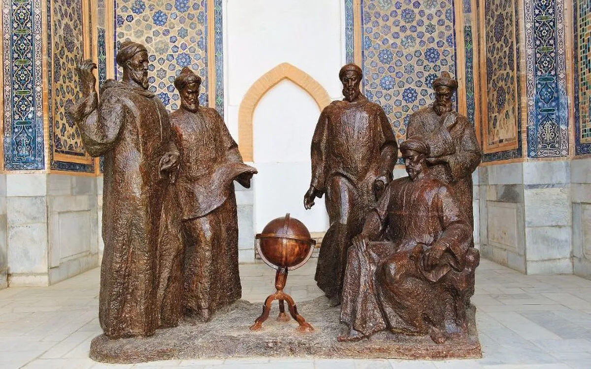 Historisches Denkmal in Samarkand – Kultur und Geschichte auf einer Gruppenreise durch Usbekistan